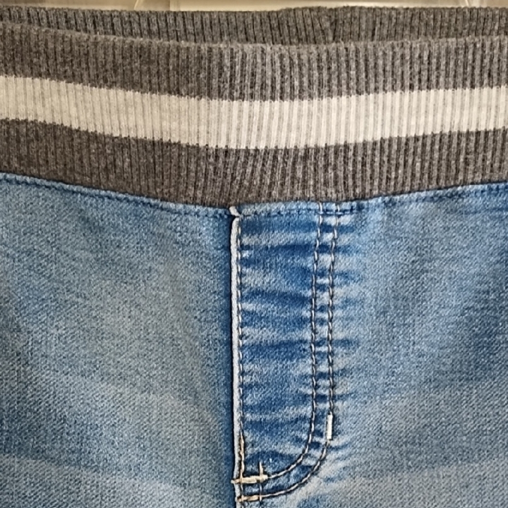 No Boundaries Blue Light Wash Jeggings with Gray Waistband - Picture 2 of 5
